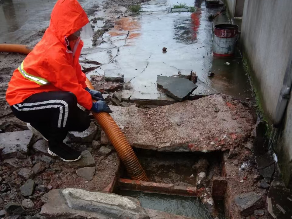 沙雅专业清理污水池 炜誉市政以规范流程守护城市 “肠道”