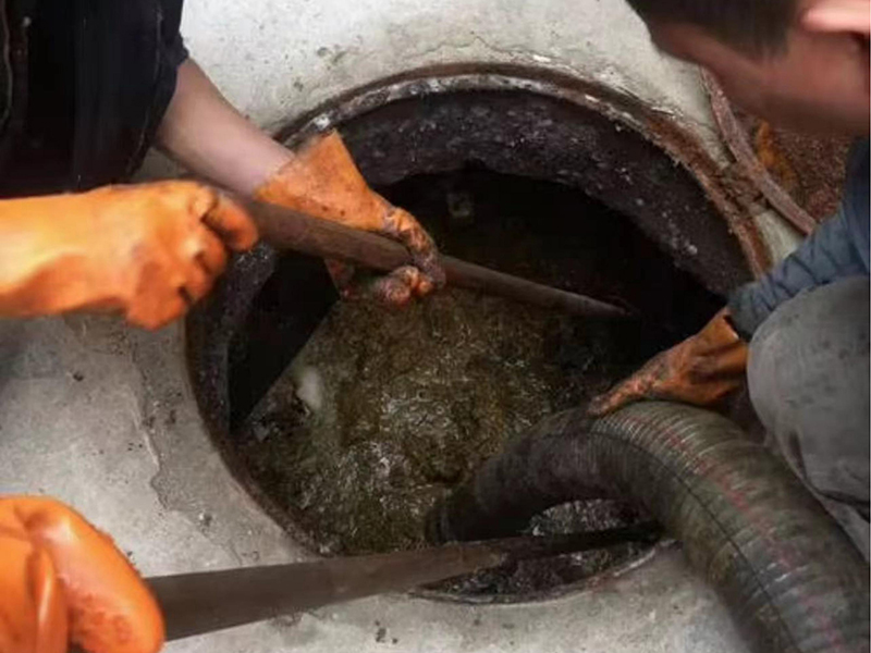 沙雅清理化粪池时如何避免沼气的危害？